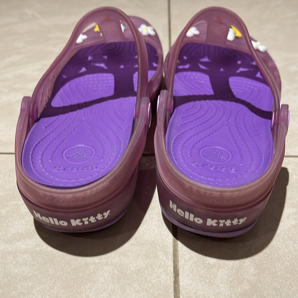 CROCS Hello Kitty-Purple Sandals with Strap size W6 very good used condition - Picture 6 of 6